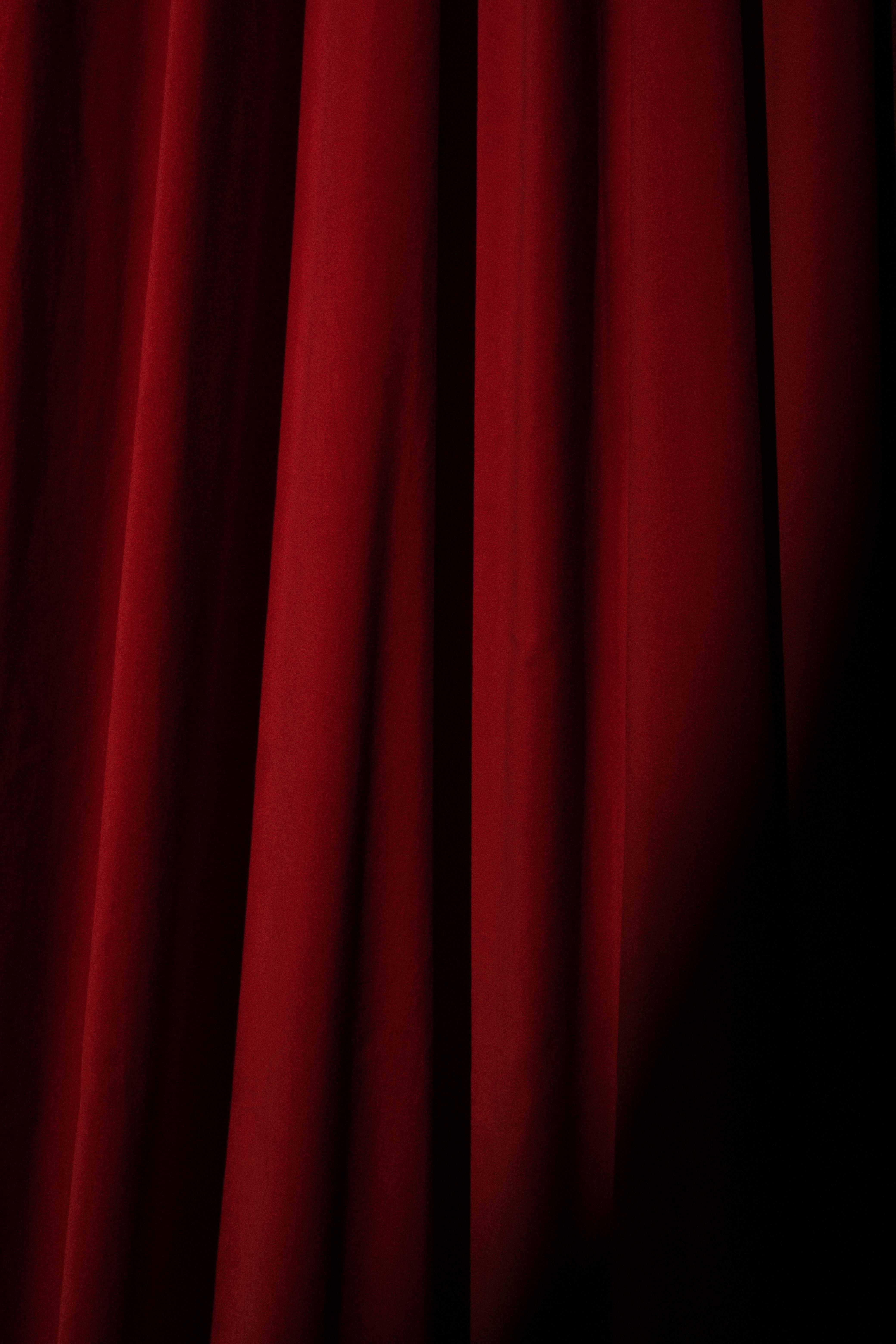 Left curtain